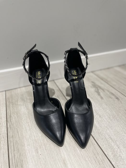 Туфлі з блискучим ремінцем