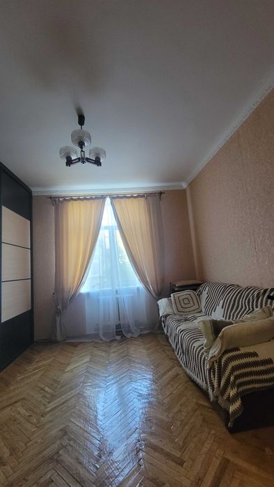 Продам 3-х кімнатну квартиру.