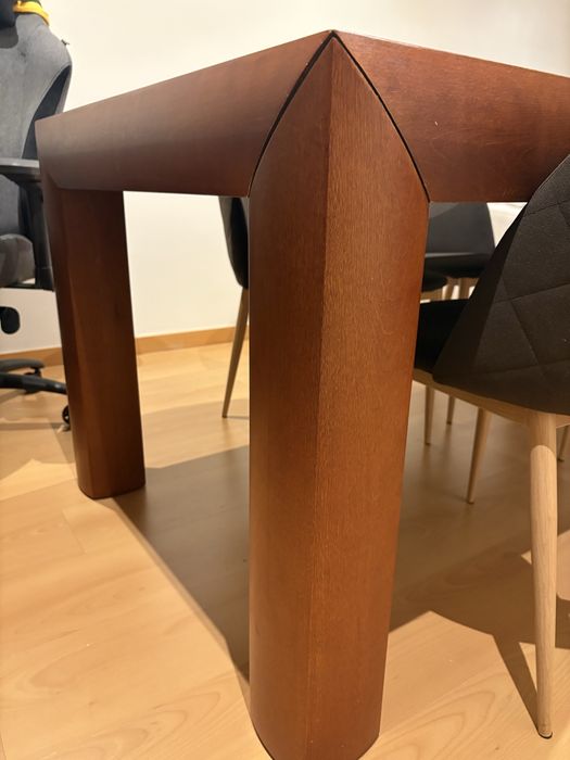 Mesa de jantar c/cadeiras