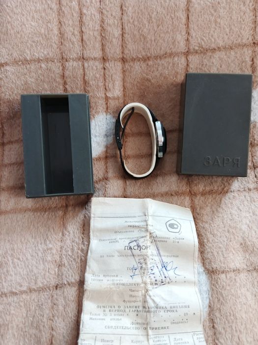 Годинник жіночий новий Заря