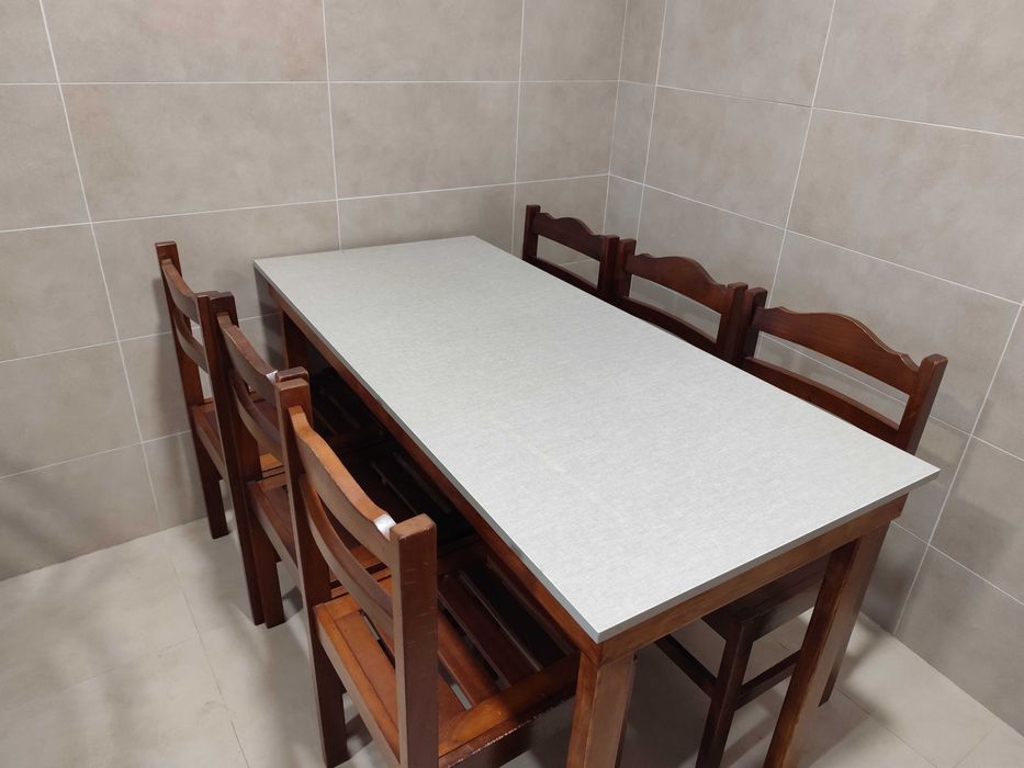 Liquidação mesas e cadeiras usadas