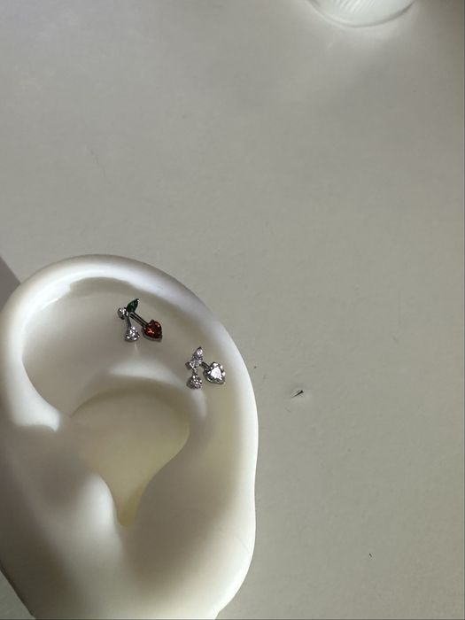 Титановий пірсинг лабрет пірсинг в хрящ