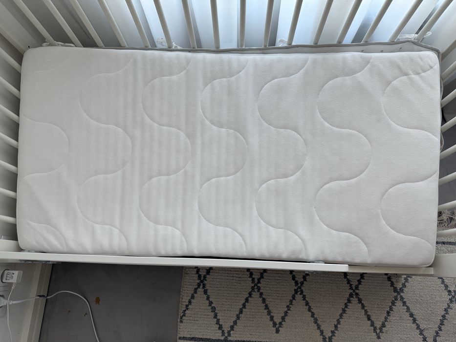 Vendo berço + colchão + barra de segurança e texteis