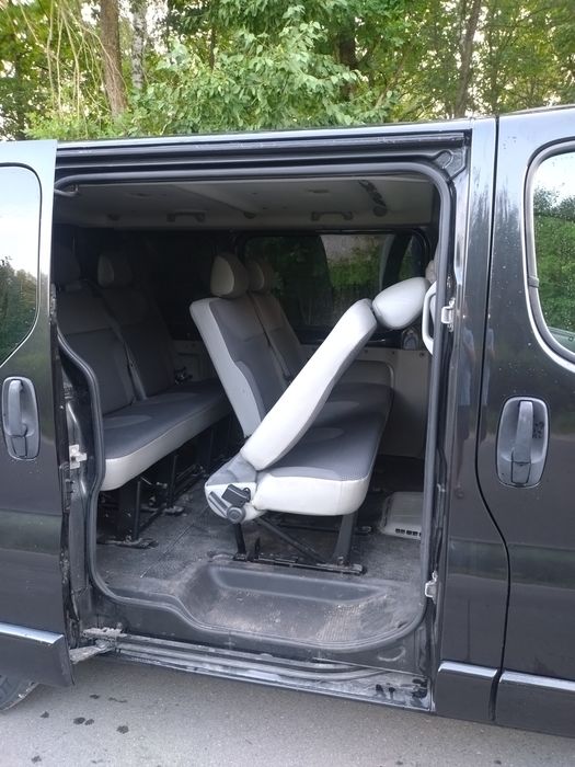 Opel Vivaro 2.0  dziewięcioosobowy