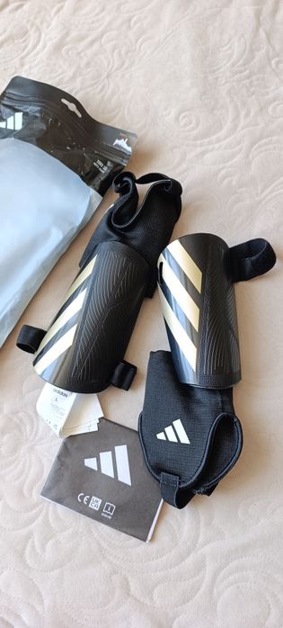 Футбольні щитки від adidas розмір L