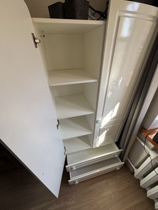 Продам білу шафу