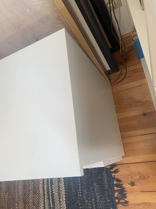 Mesa de cabeceira IKEA como nova