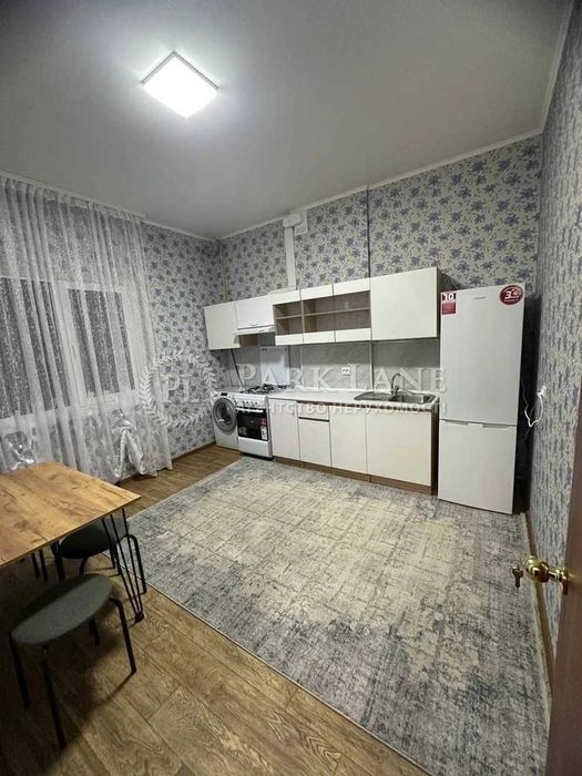 Продається простора 3-кімнатна квартира в ЖК «Кришталеві джерела». Метрологічна. Без комісії!