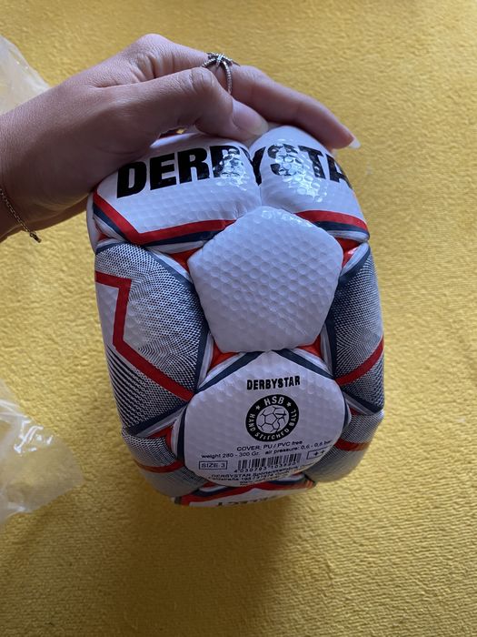 Piłka nowa DerbyStar