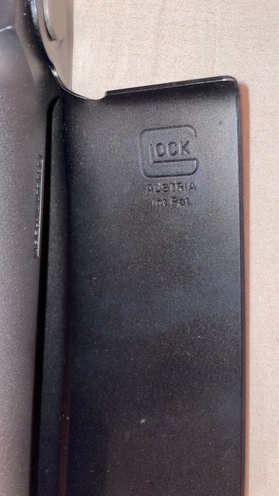 Saperka składana Glock z piłą.