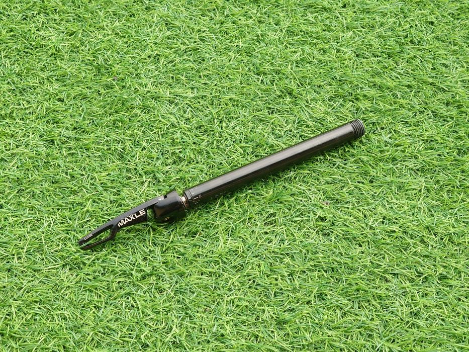 Oś Rock Shox Maxle 15x110 boost 156,5mm M15x1,50 Pike Lyrik Yari