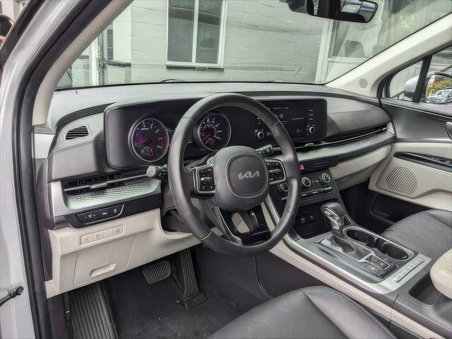 Kia Carnival      2022