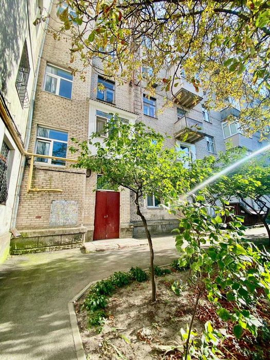 Черчиля 17, роздільна 2к.квартира, метро Дарниця 7 хвилин пішки, є ГАЗ