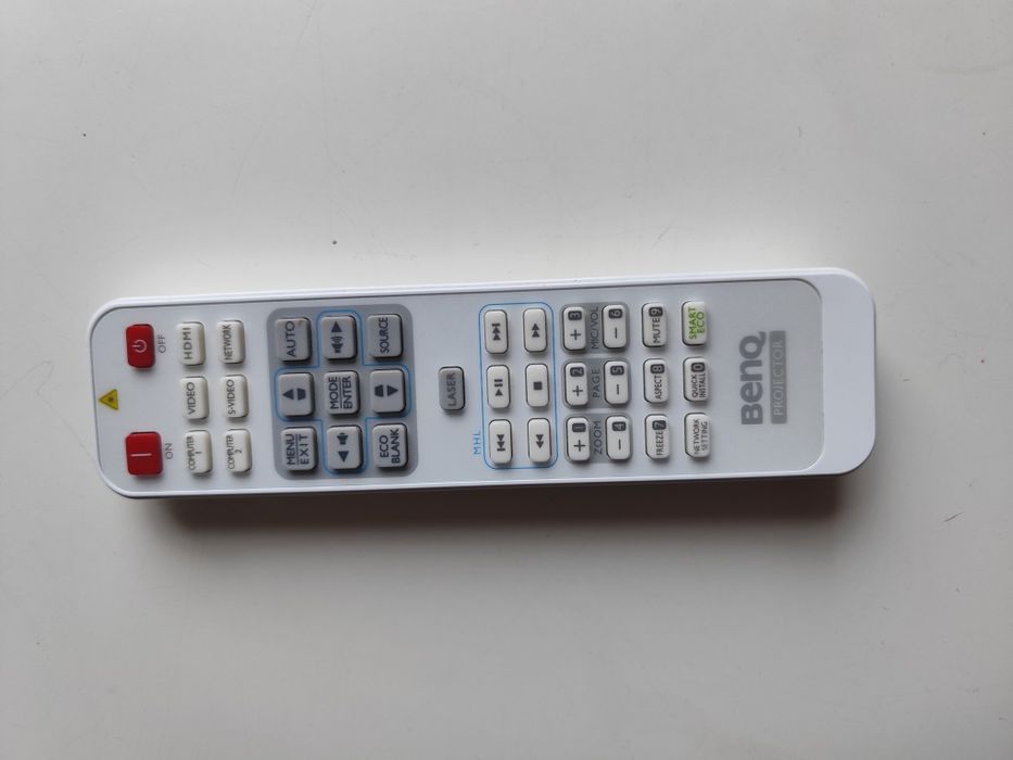 projektor 3D Benq 2700  lumenów z głosnikiem i z androidem przystawką