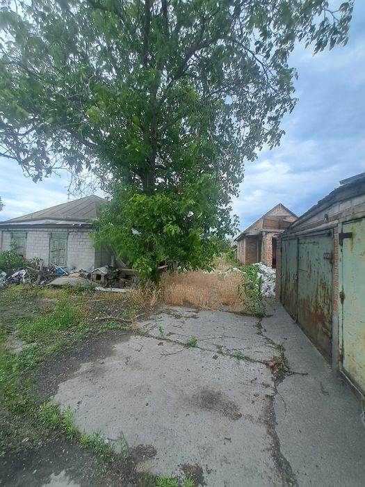 Ділянка з будинком  на раківці