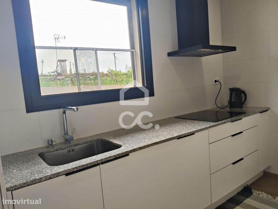 Moradia Térrea com jardim e garagem | Como Nova | Centro da Trofa