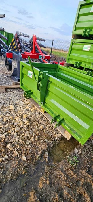 Skrzynia, kosz załadunkowy malowany proszkowo do ciągnika