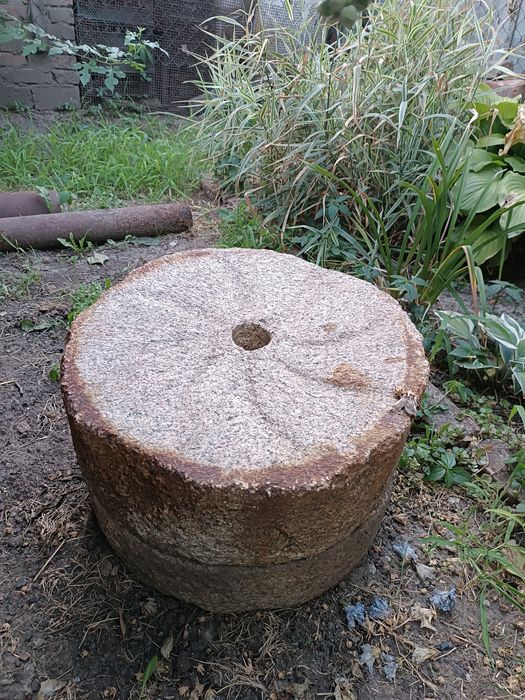 Каменные жернова