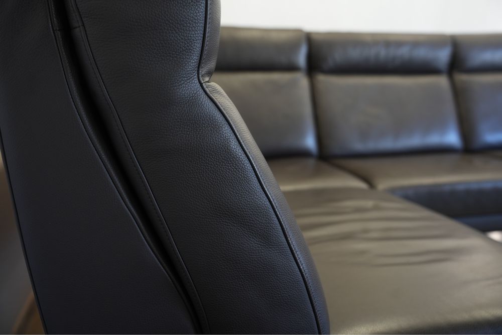 Nowoczesny narożnik z naturalnej skóry