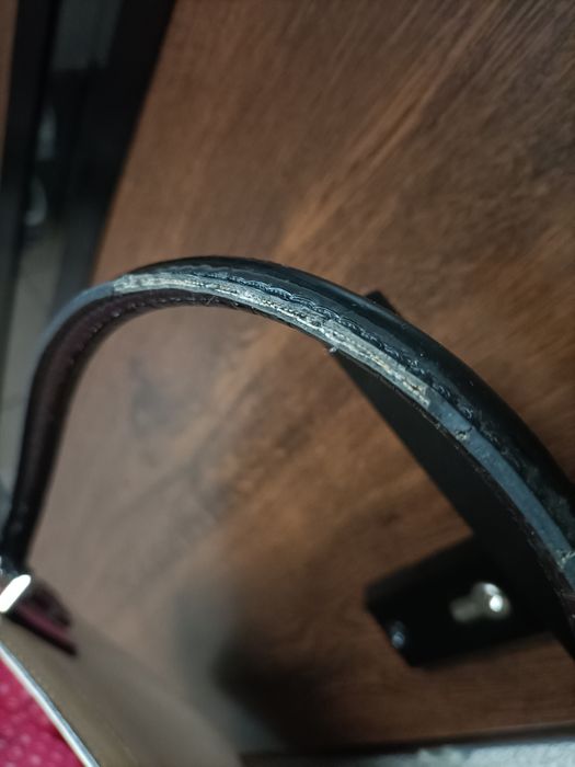 Torebka skórzana na ramię Guess