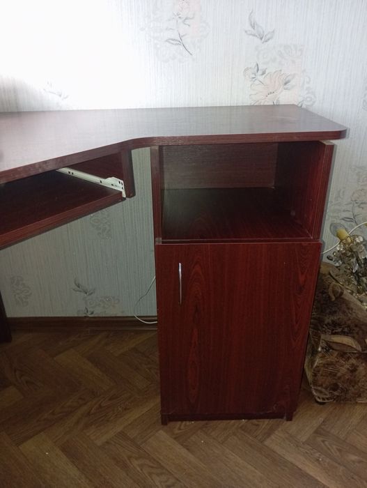 Стол компьютерный