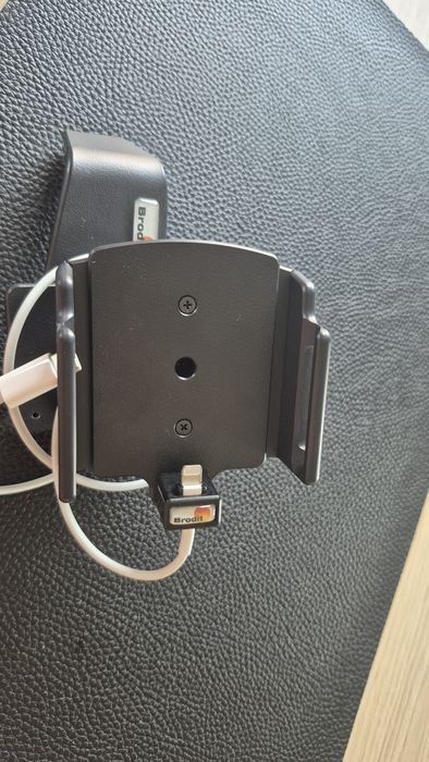 Nowy uchwyt do telefonu  do Mercedesa  Sprintera