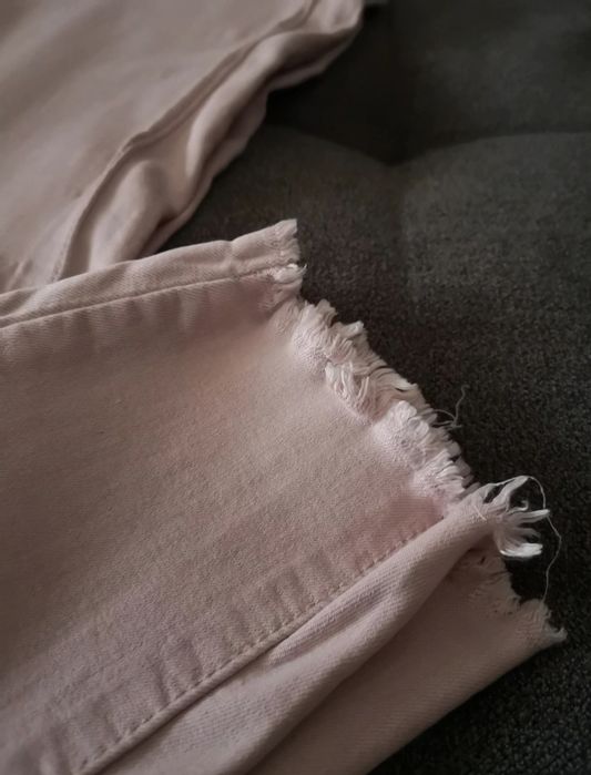 Spodnie z dziurami szarpane nogawki brudny pudrowy róż Pink Kiss S