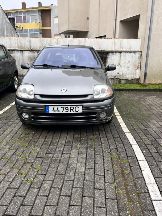 Carro renault clio