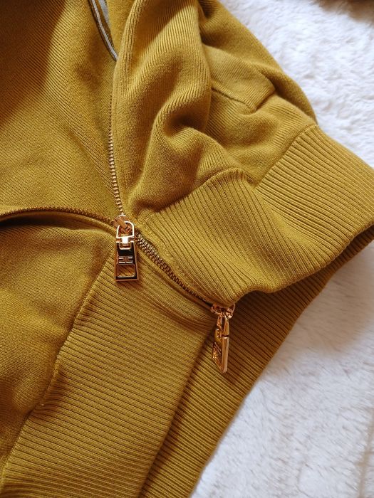 олімпійка, розмір XS

elisabetta franchi

elisabetta franchi