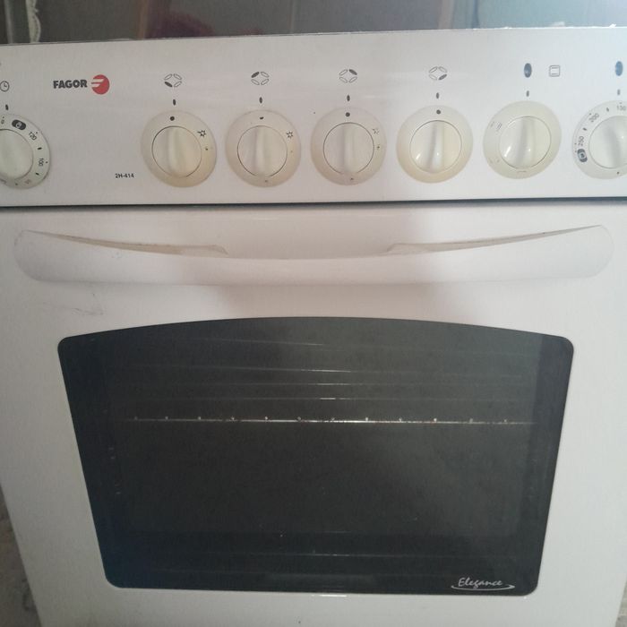 Вставна в кухню газова печка.