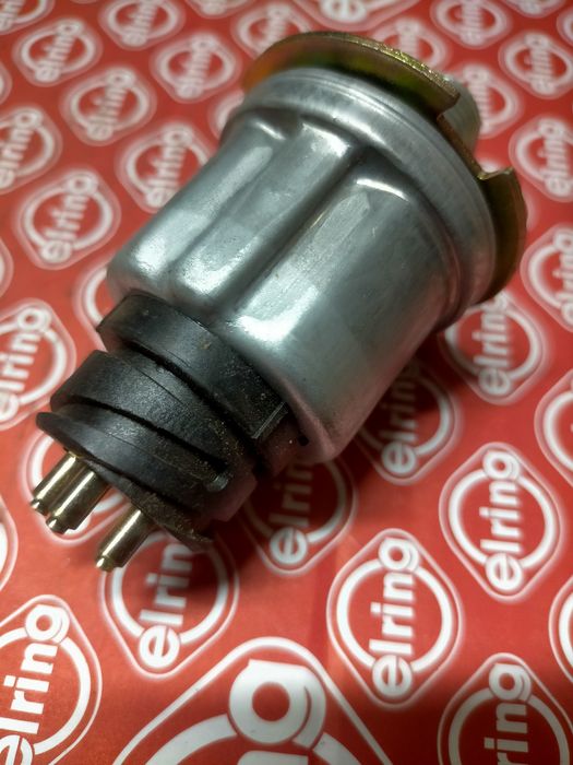 Датчик тиску масла MAN 81274210109 DT