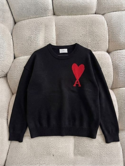 czarny sweter oversize z haftowanym sercem L/XL
