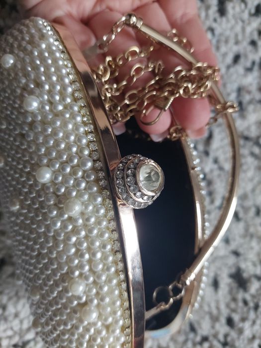 Clutch pérolas e dourada