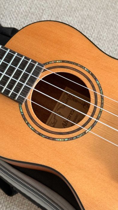 Ukulele Alvarez + Capa Stagg