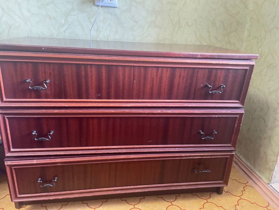 Комод коричневий