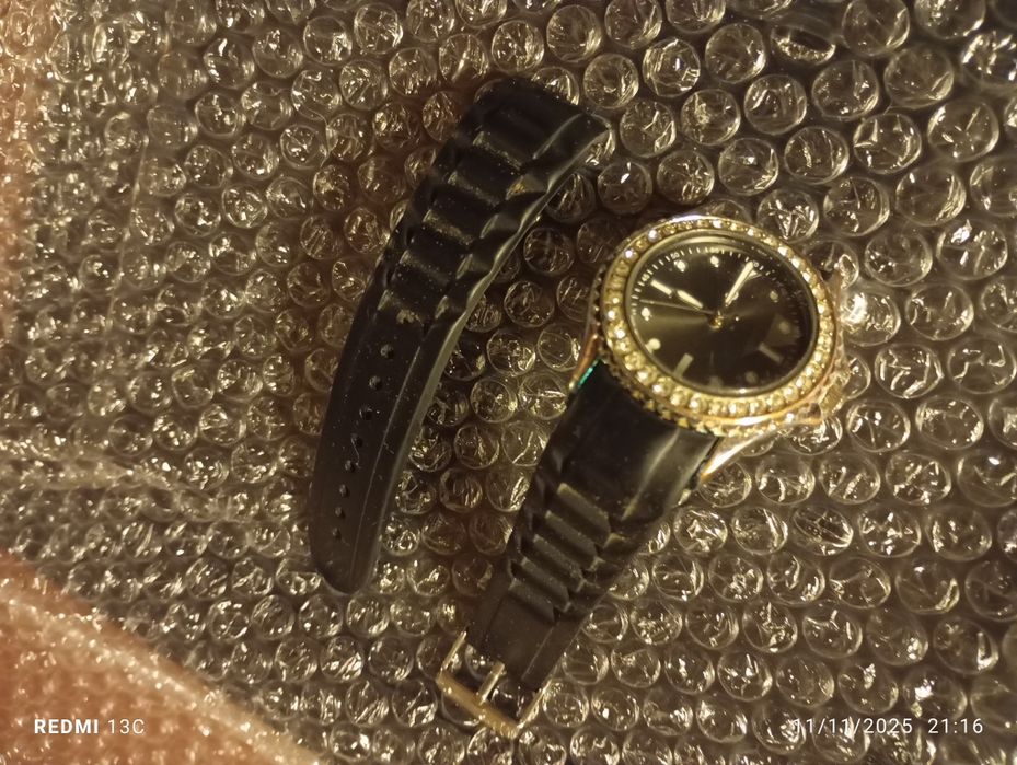 Relógio com pulseira em silicone