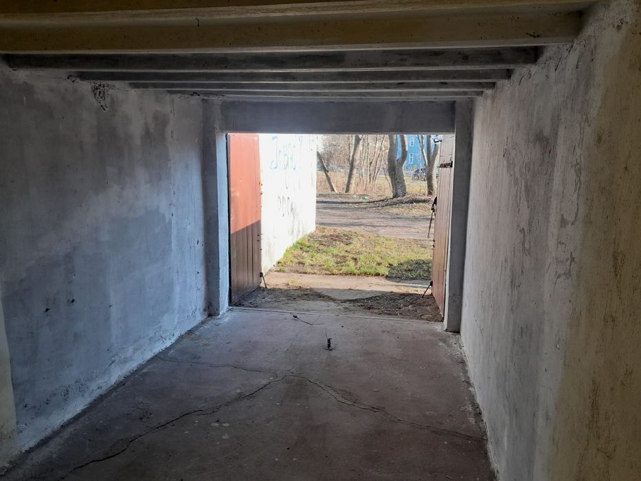 Wynajmę garaż/ magazyn przy ulicy Luboszyckiej