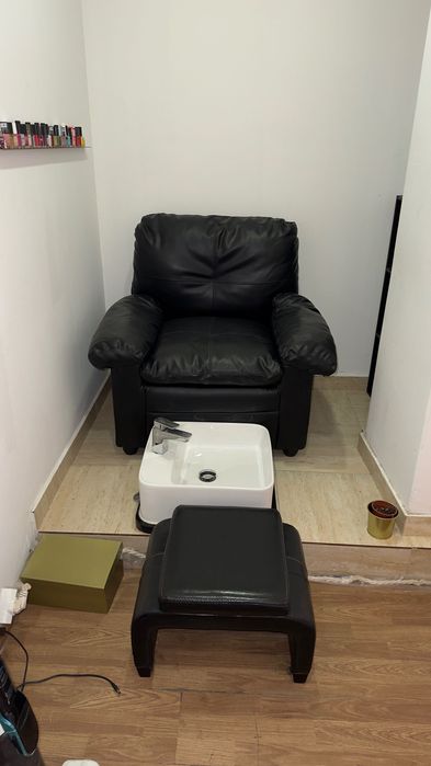 Cadeirão e banco baixo praticamente sem uso!!