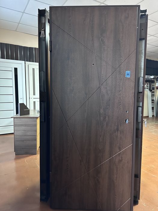 Вхідні двері в квартиру та будинок. В наявності та під замовлення