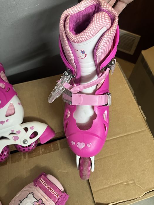 Patins de crianca com proteções para joelhos e cotovelos