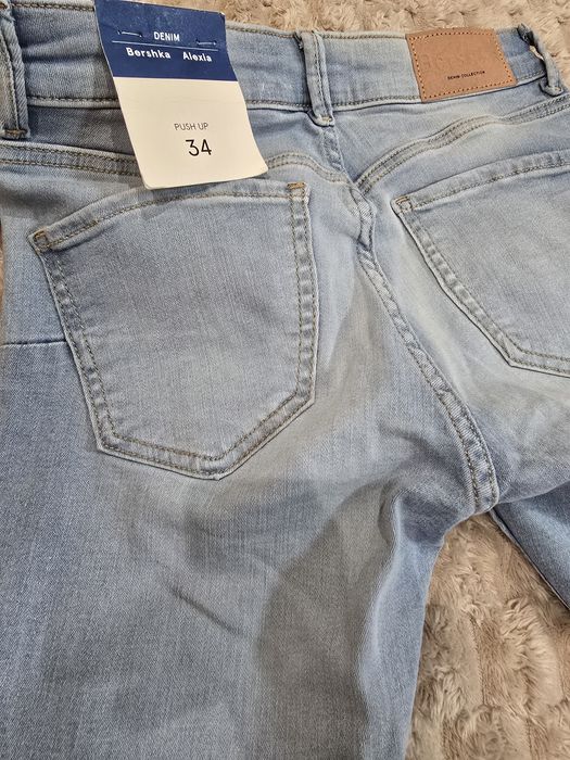 Джинси Bershka Alexia. PUSH UP