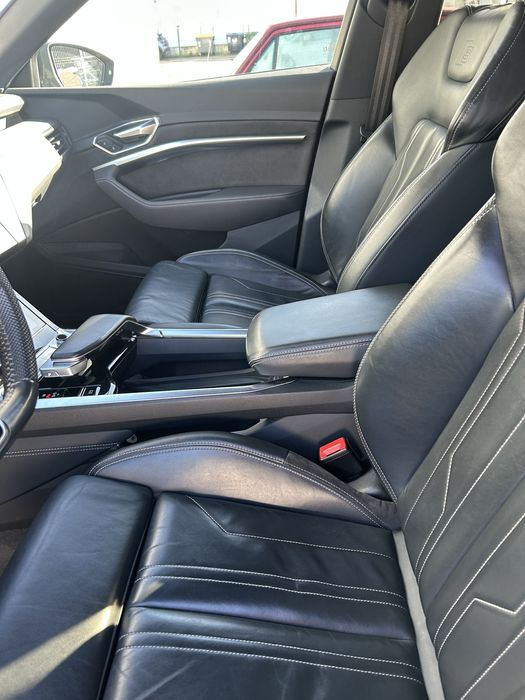 Vendo Audi e-tron 55 em excelente estado