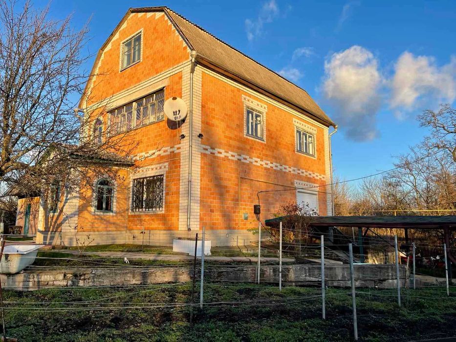 Продам (можна сертифікат) капітальний будинок з банею на березі р.Псел