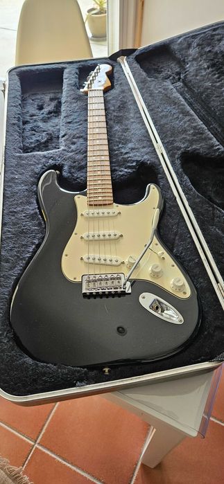 Standard Stratocaster, Pau Ferro Fingerboard, Black