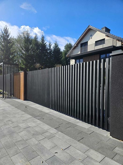 Nowoczesne ogrodzenia z aluminium profile pionowe, grzebieniowe.