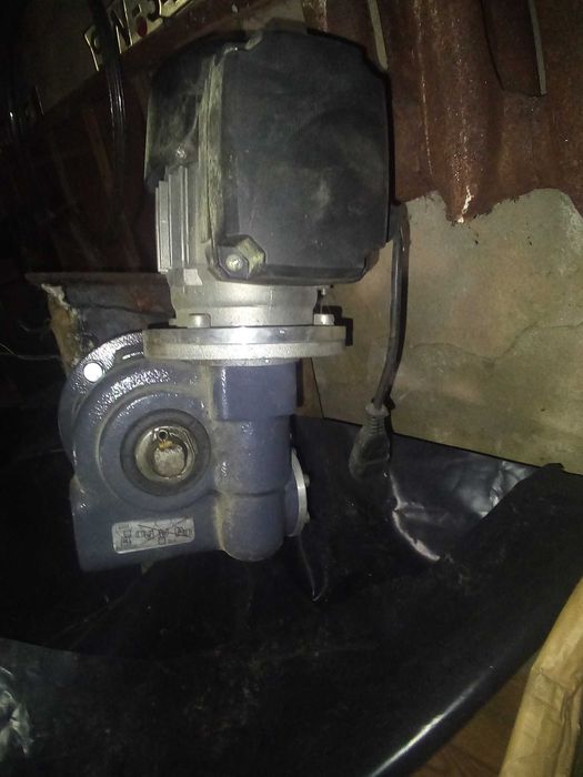 sprzedam silnik do podajnika besel 0,12kw