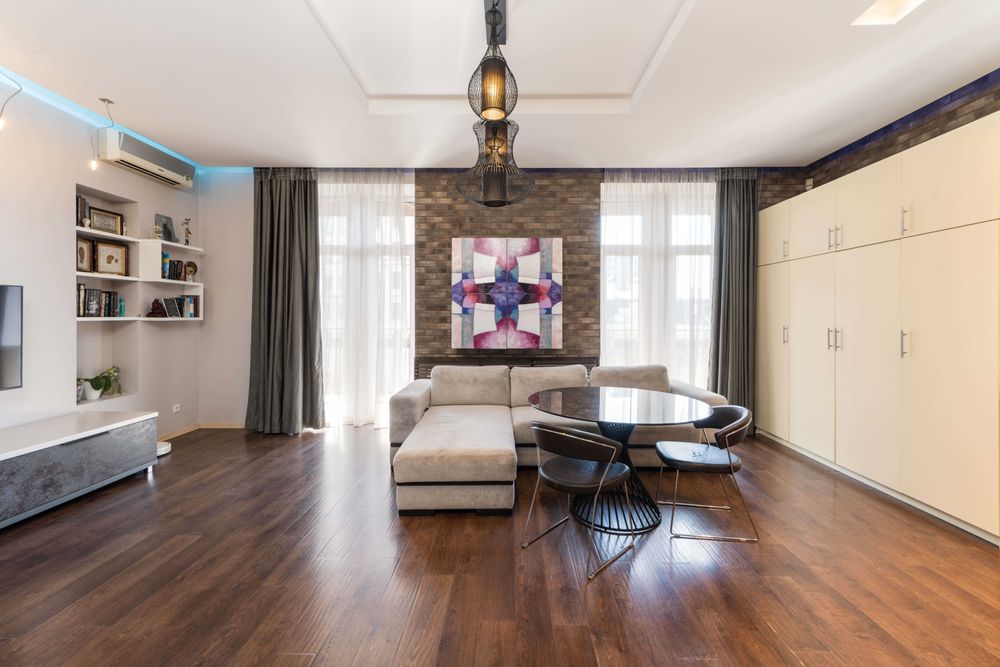 Історичний центр, завжди є світло! Павла Скоропадського, 16