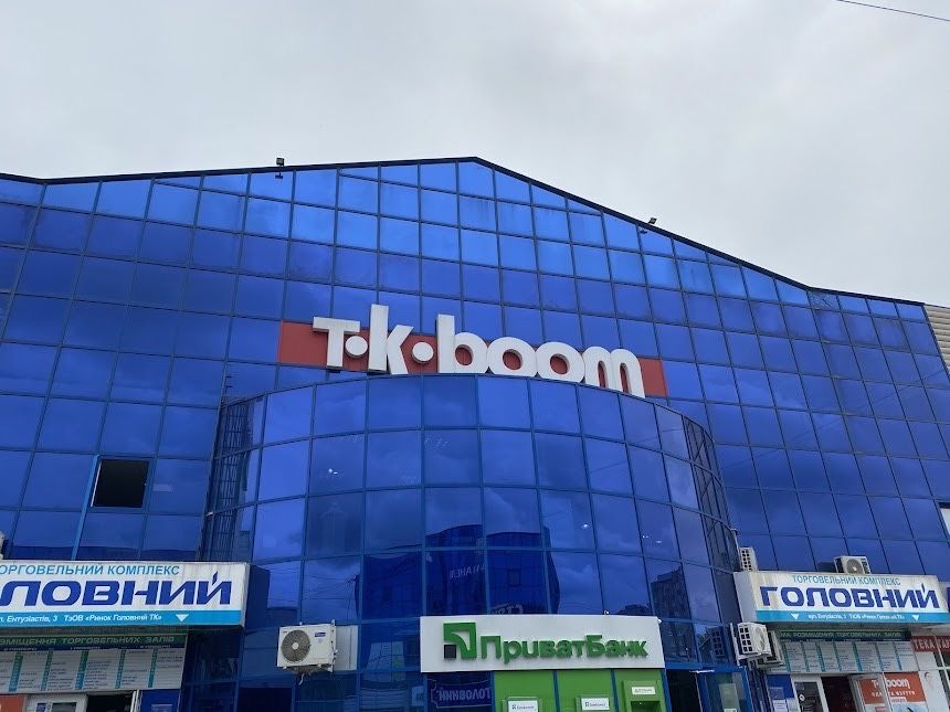 Продаж  або оренда комерційноі   нерухомості  в торговому центрі