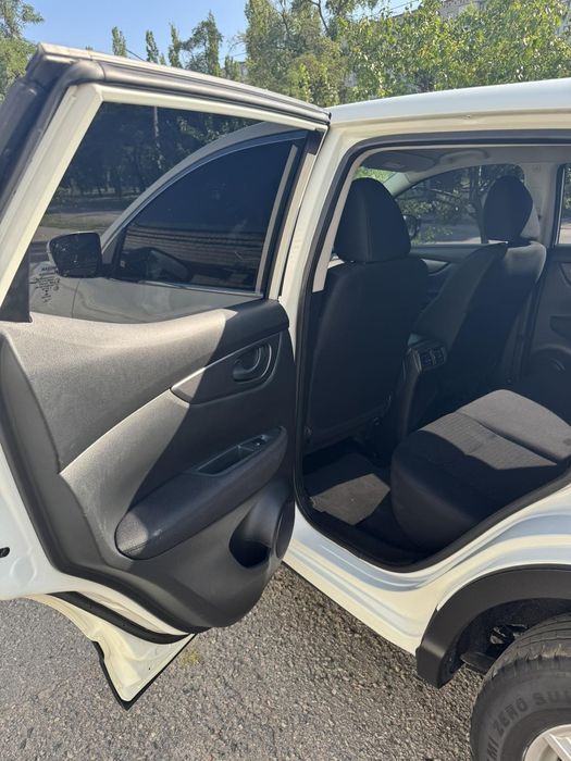 Вашій увазі Ніссан в рідній фарбі.