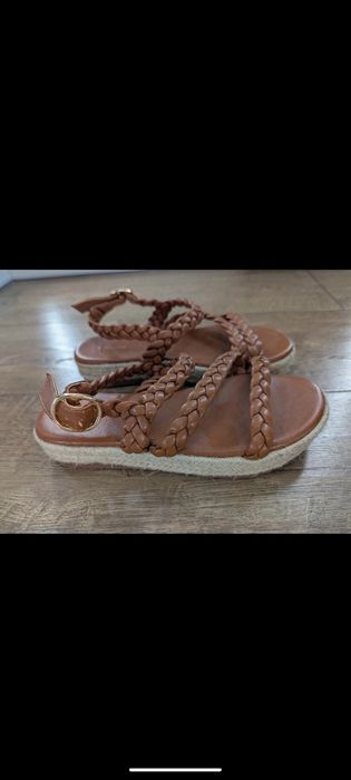 Sandały na plecionej platformie r. 37